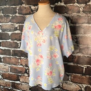 Sugar Free Large L Top Short Sleeve Shirt Floral Blouse Light Pastel V-Neck